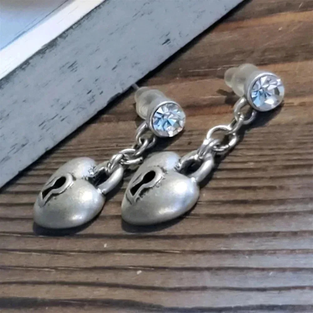 Skeleton Keyhole Dimensional Heart Antique Silver Plated Dangle Earrings - Picture 5 of 7